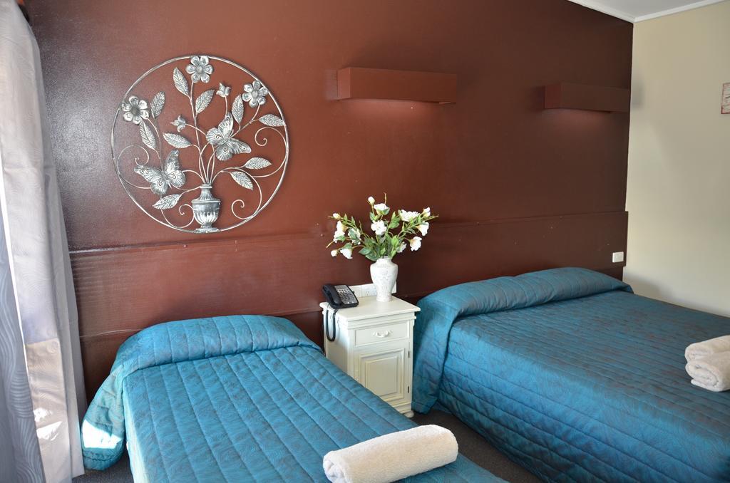 Warwick Motor Inn 部屋 写真