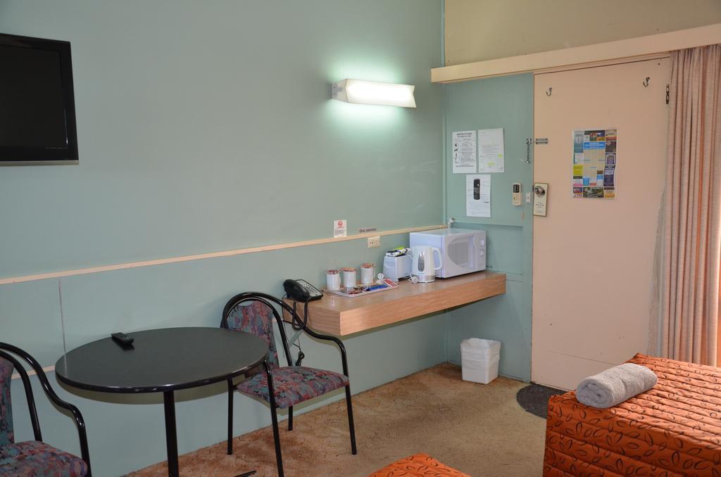 Warwick Motor Inn エクステリア 写真