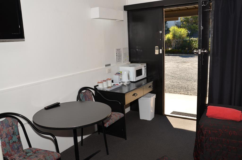 Warwick Motor Inn エクステリア 写真
