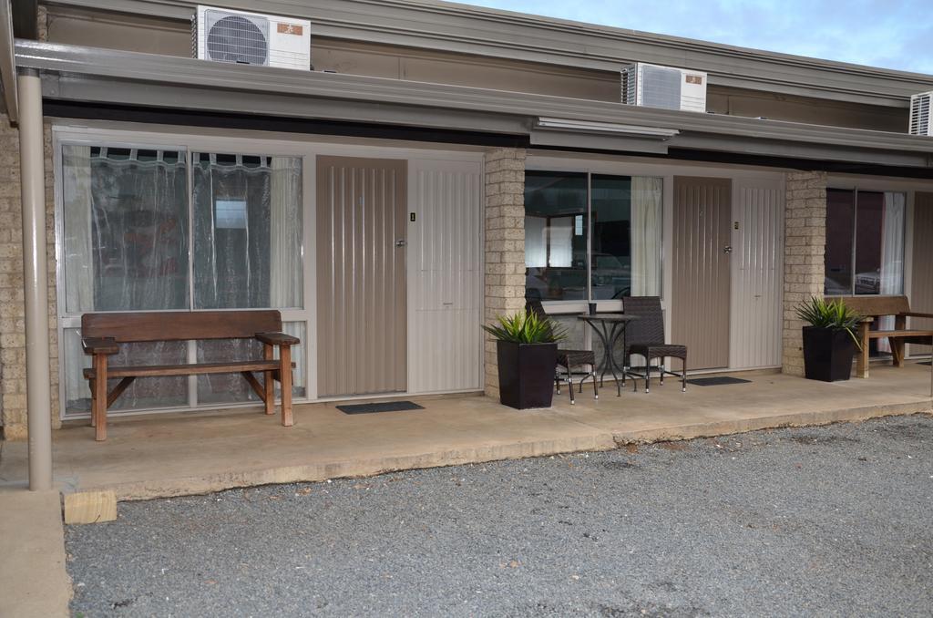 Warwick Motor Inn エクステリア 写真