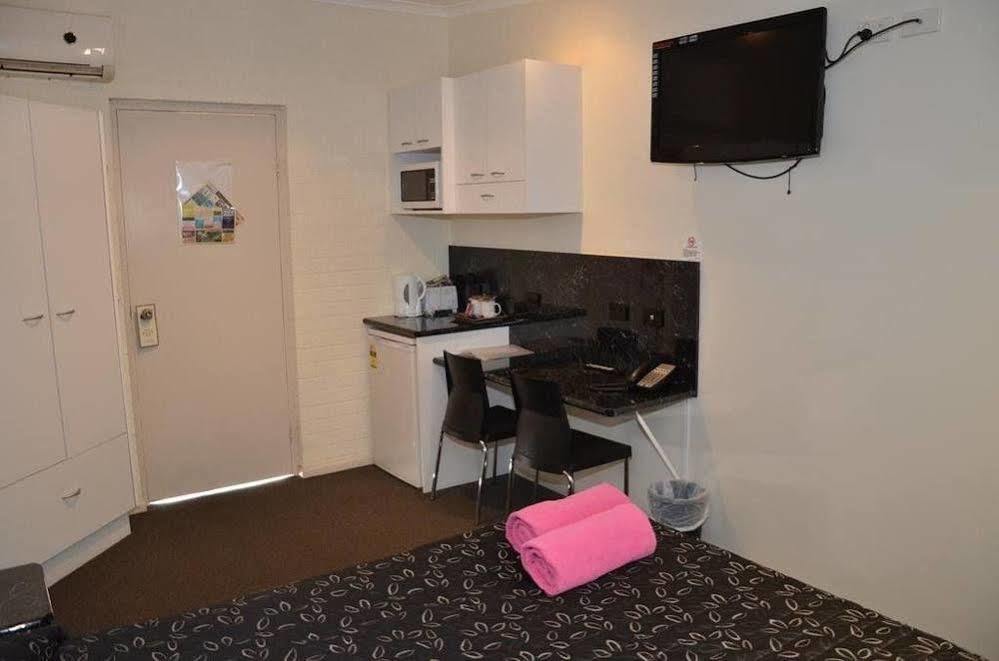 Warwick Motor Inn エクステリア 写真