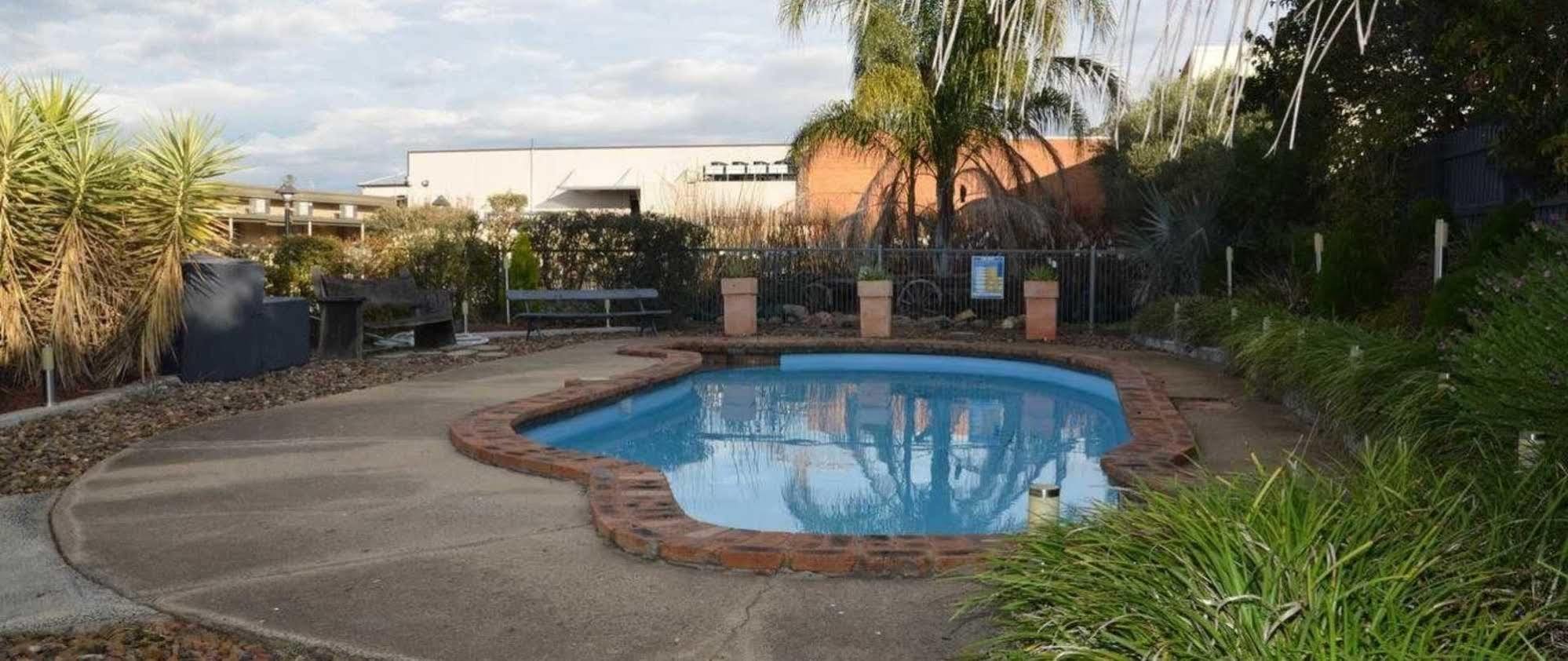 Warwick Motor Inn エクステリア 写真